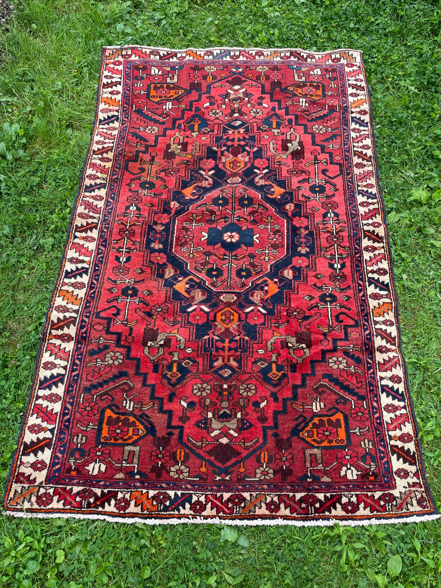 LOUBNA  6’ 4 “ x 3’ 8” ft