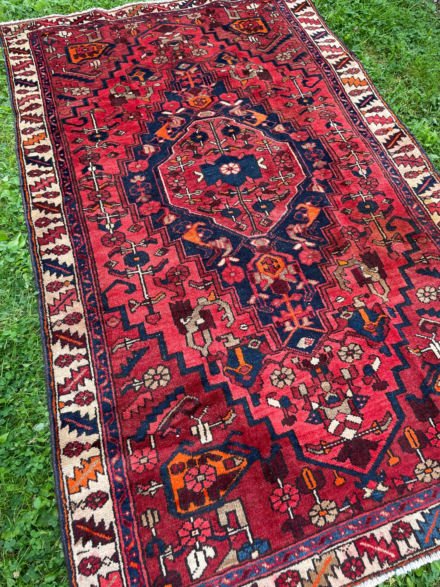 LOUBNA  6’ 4 “ x 3’ 8” ft