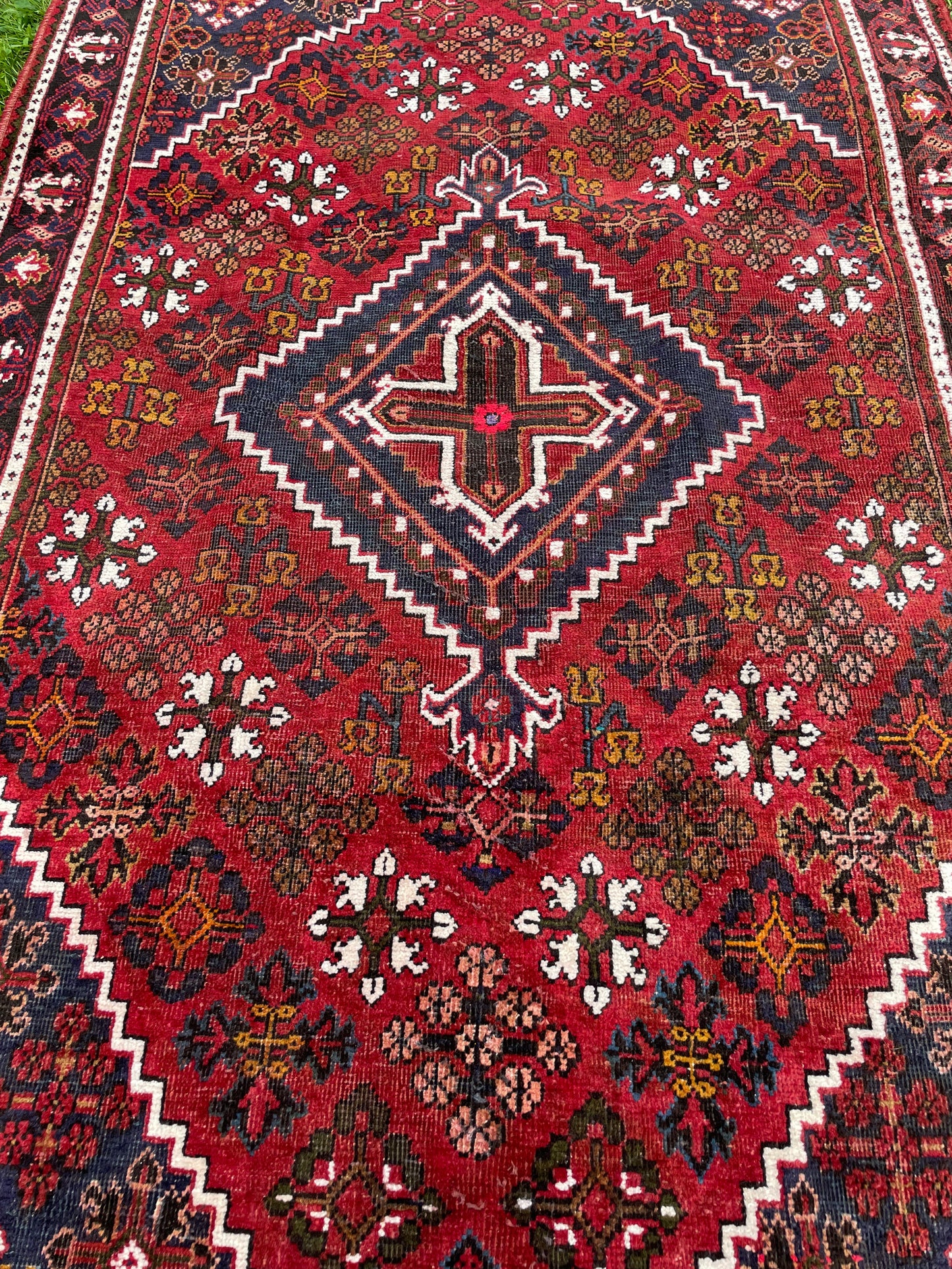 MIHAN 6' 9”x 4' 3”ft Shiraz tribal handmade rug