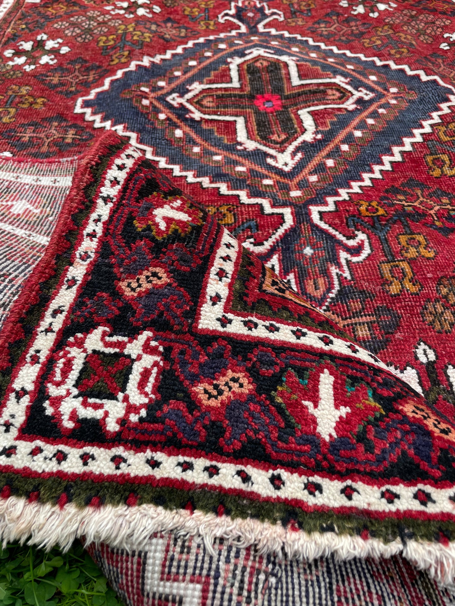 MIHAN 6' 9”x 4' 3”ft Shiraz tribal handmade rug
