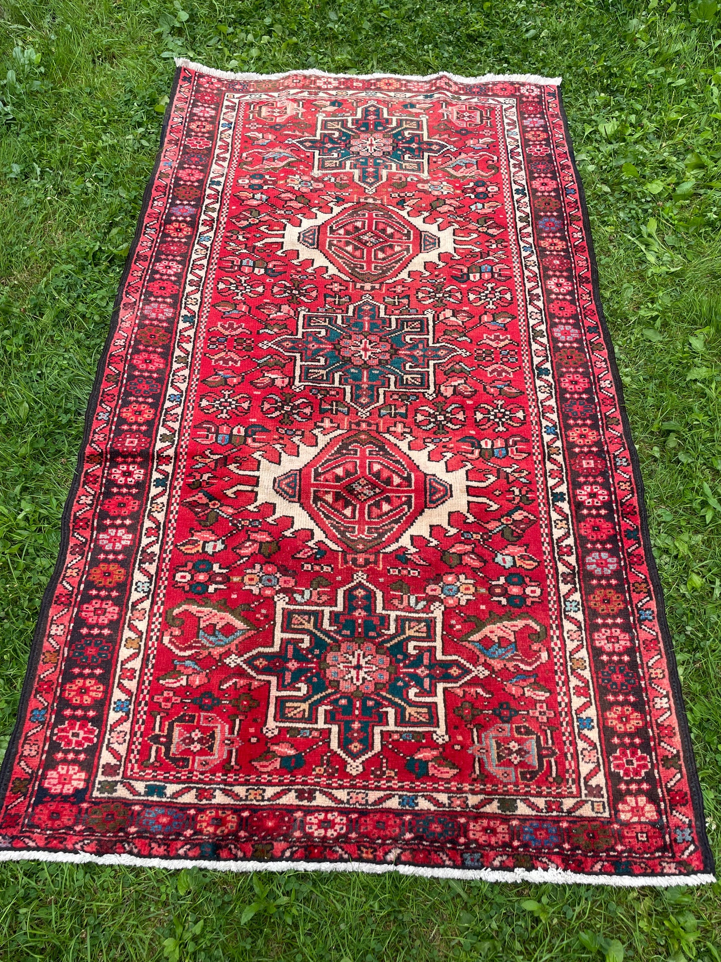 ISAAC 6’ 5 “ x 3’ 6” Red Karajah