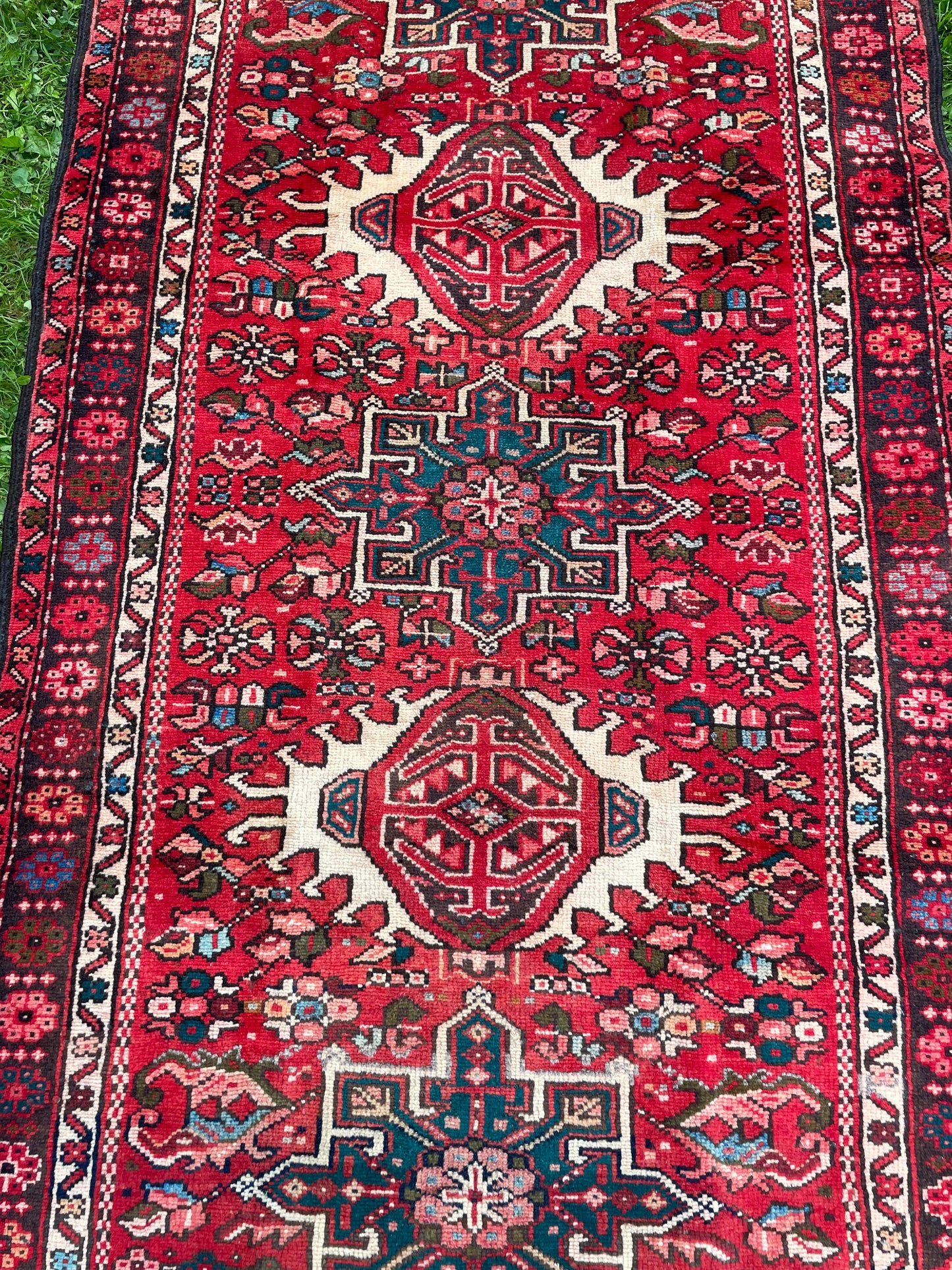 ISAAC 6’ 5 “ x 3’ 6” Red Karajah