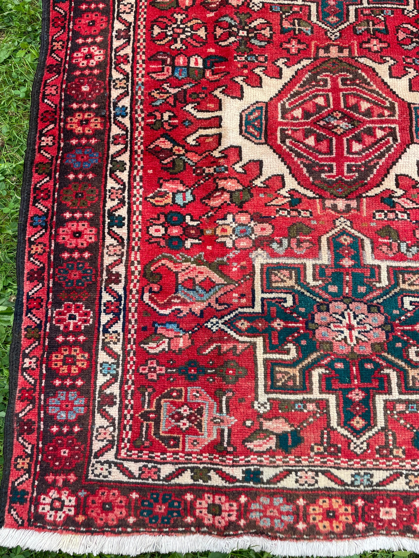 ISAAC 6’ 5 “ x 3’ 6” Red Karajah