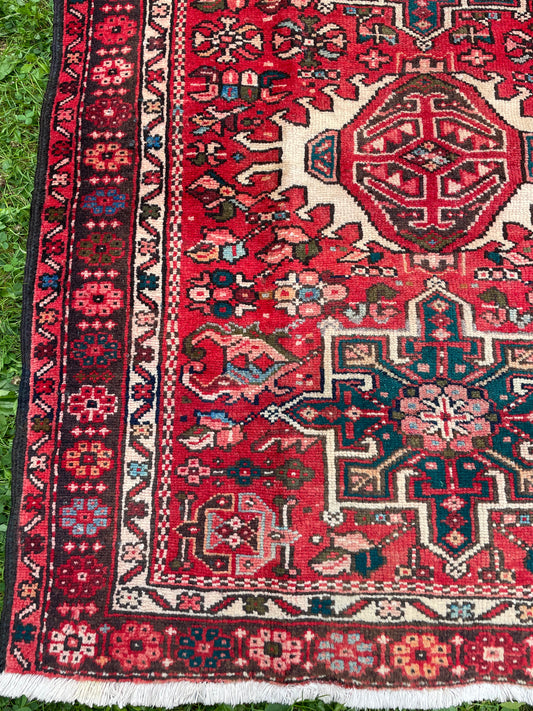 ISAAC 6’ 5 “ x 3’ 6” Red Karajah
