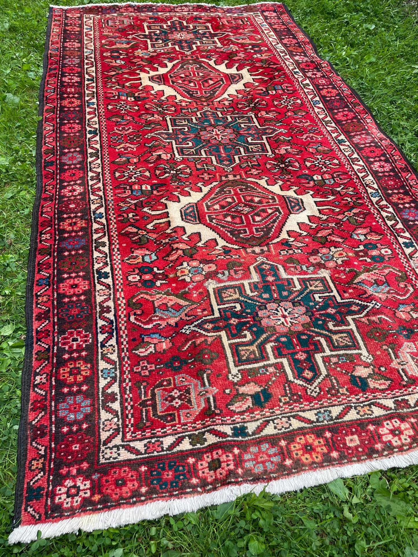 ISAAC 6’ 5 “ x 3’ 6” Red Karajah