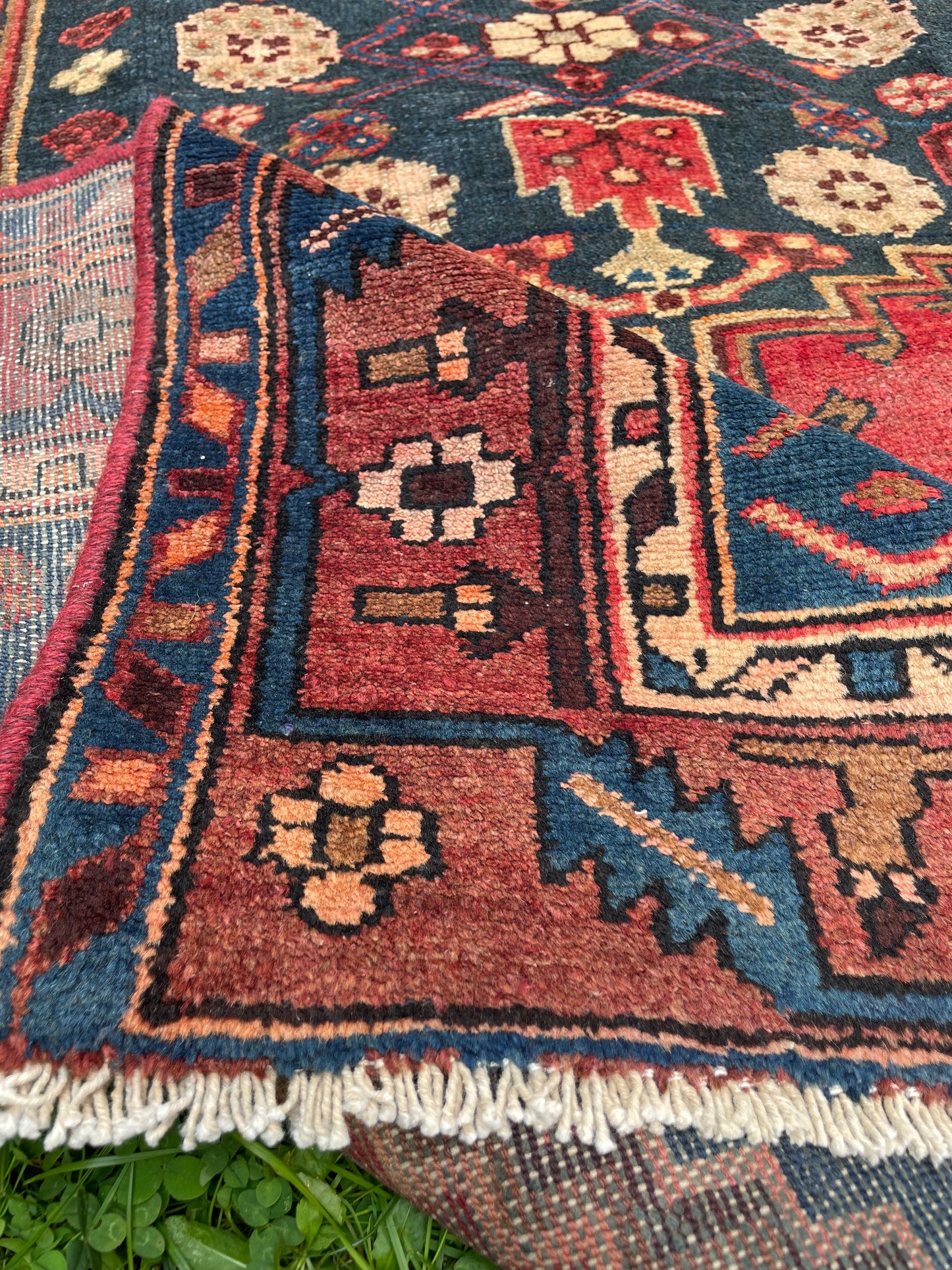 SHAHIN 7' 1" by 4' 1" ft. Geometric rug